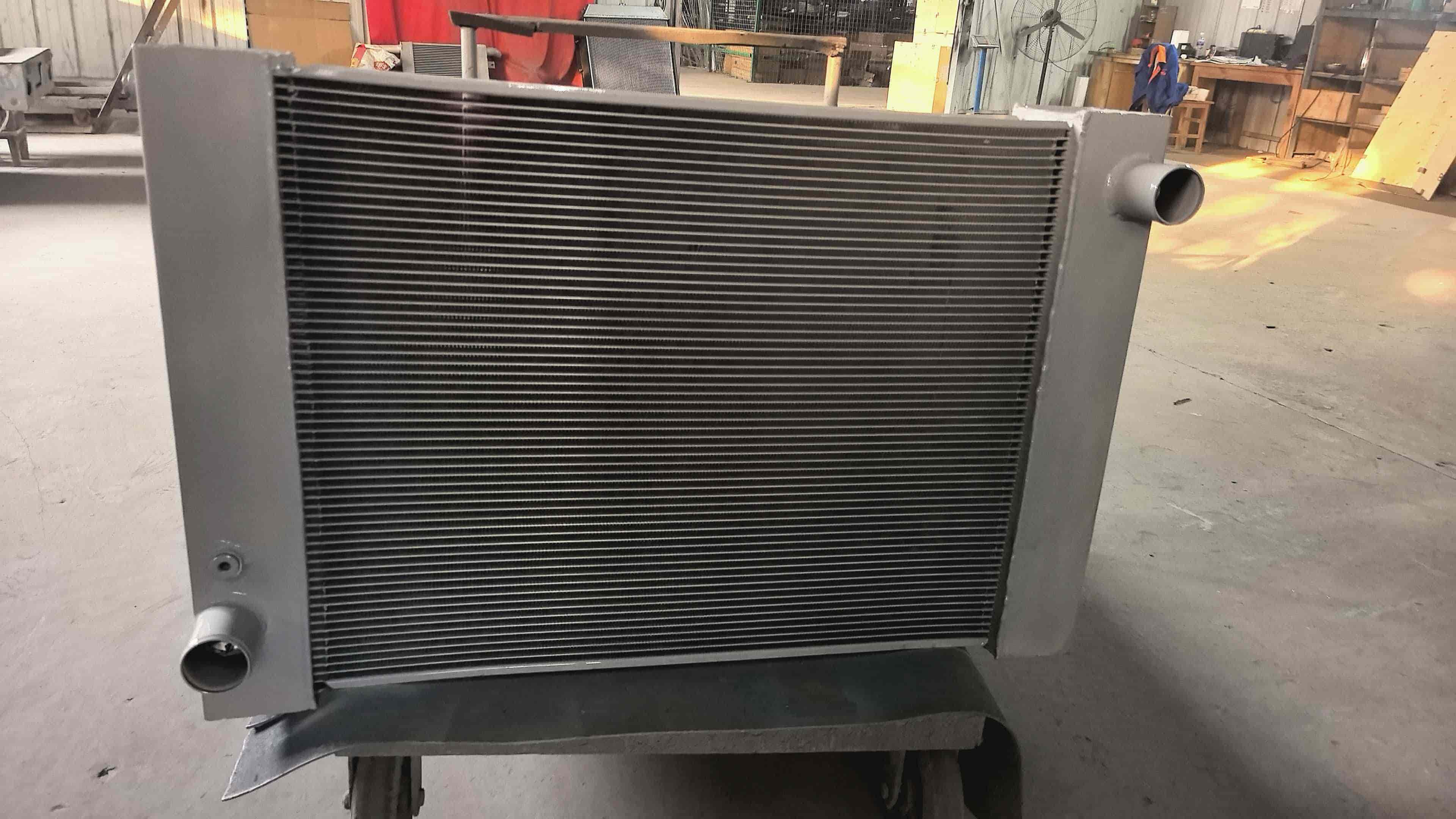 Radiador VOE11110503, adequado para a carregadora de rodas VOLVO L70E, núcleo de cobre e alumínio, boa dissipação de calor.
