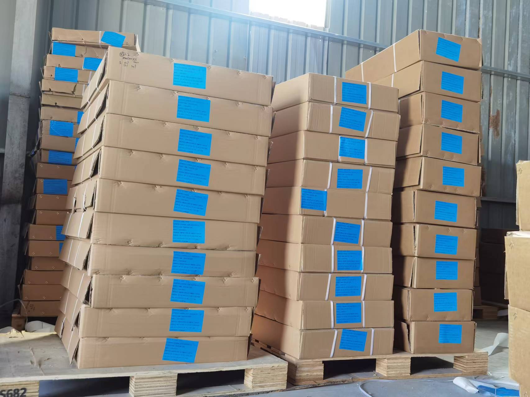 Завод алюминиевых абсорберов Xiangdeirui завершил отгрузку, удовлетворяя потребности клиентов Завод по производству алюминиевых абсорберов Xiangdeirui завершил отгрузку, удовлетворяя потребности клиентов