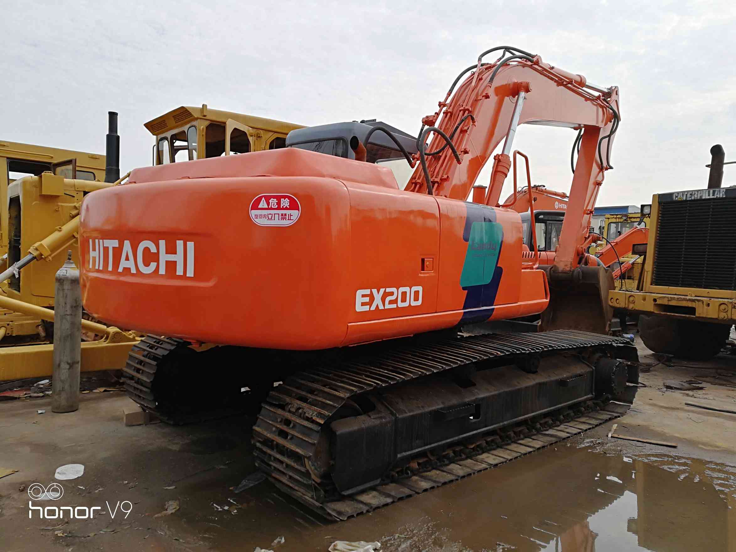 HItachi200-3.jpg