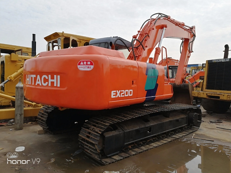 Hitachi 200-3.jpg Hitachi 200-3.jpg
