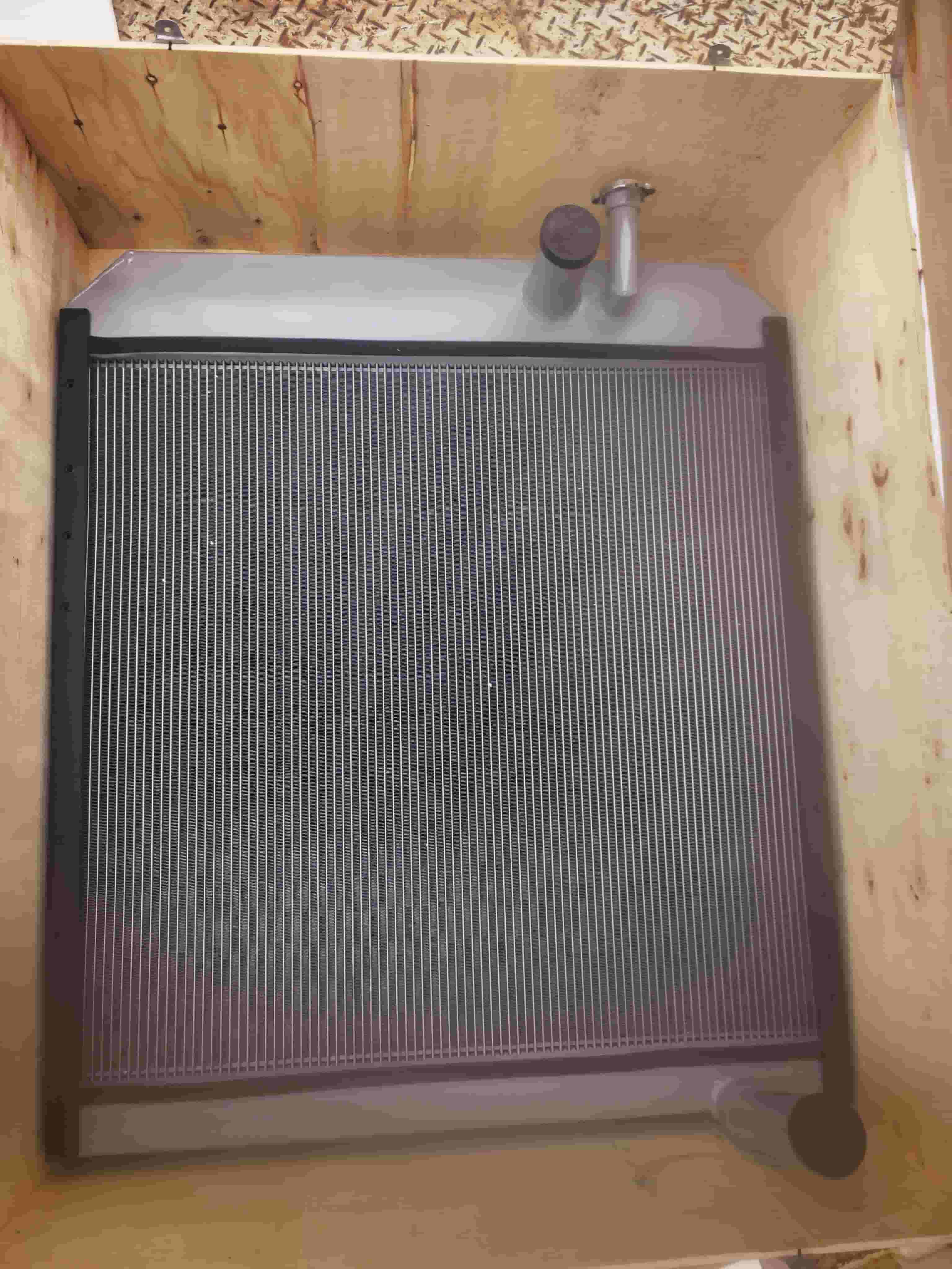 Peça do radiador do motor número 6135144, adequada para motoniveladoras Caterpillar 12H e 140H, núcleo de cobre e alumínio, alto desempenho de dissipação de calor.